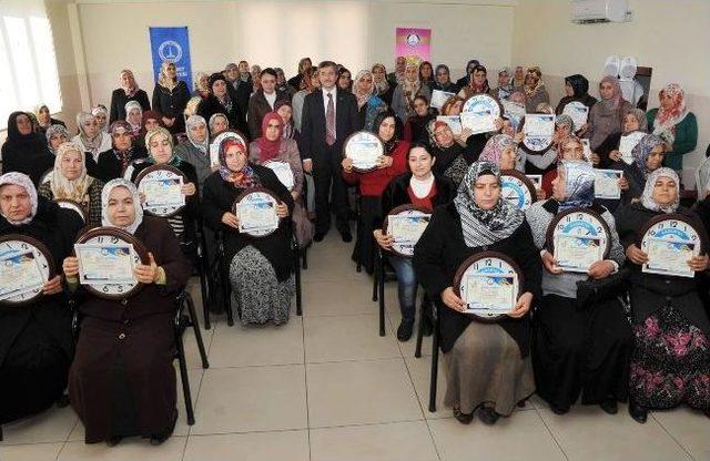 Evlilik Okulunu Bitiren Kursiyerler Sertifikalarını Aldı 1