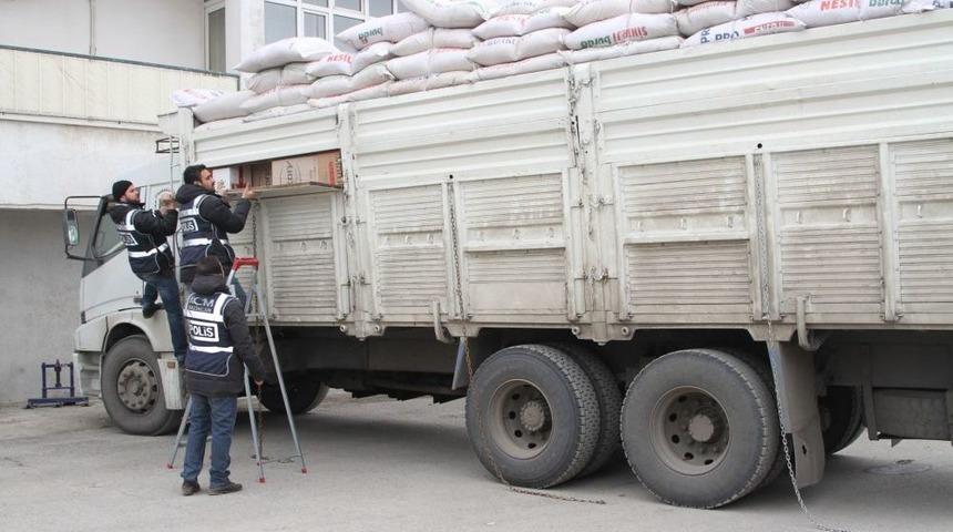 Kepek &Ccedil;uvallarının Altından 250 Bin Paket Ka&ccedil;ak Sigara &Ccedil;ıktı