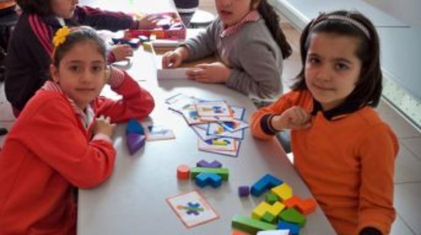 &Ouml;ğrenciler Zeka Oyunları Ile Hem &Ouml;ğreniyor Hem De Eğleniyor