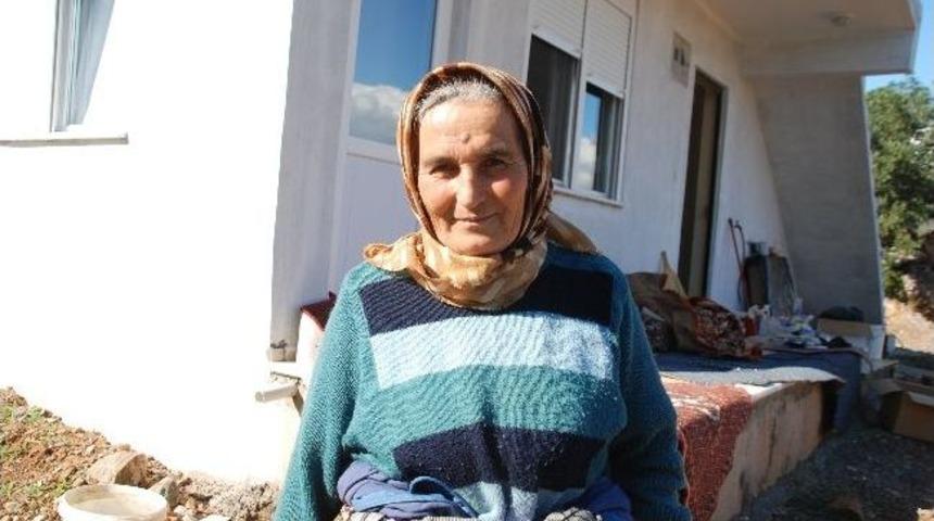 Evi Yanan Aile Yeni Evine Kavuştu