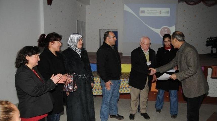 Aile Rehberliği Eğitimini Başarıyla Bitirenlere Sertifika