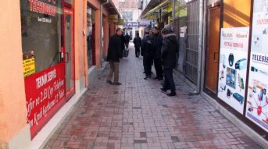 Aynı Sokaktaki 5 Iş Yerine Giren Hırsızlar, Boş D&uuml;kk&acirc;nı Da Soymaya Kalktı