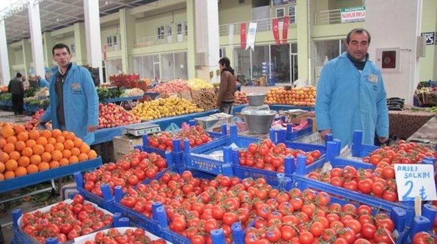 Nevşehir&rsquo;de Pazaryeri Esnafı İ&ccedil;in İş G&ouml;mleği Ve Yaka Kartı Uygulaması