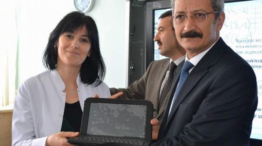 Niğde&rsquo;de &Ouml;ğrencilere Tablet Dağıtıldı