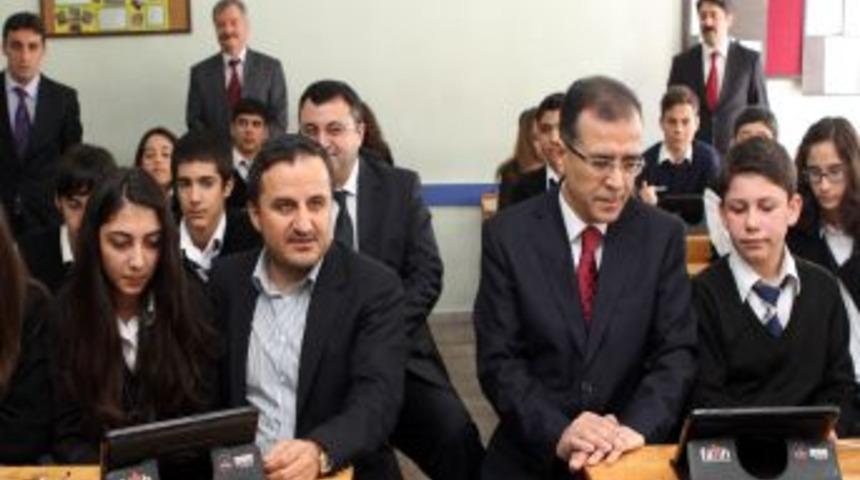 Muğla&rsquo;daki Okullarda Tablet Bilgisayar Dağıtımına Başlandı