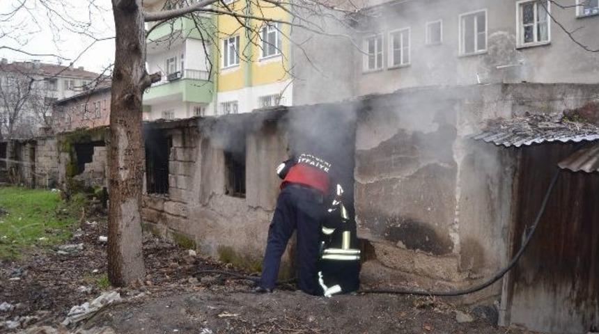 Boş K&ouml;m&uuml;rl&uuml;kte &Ccedil;ıkan Yangın Korkuttu
