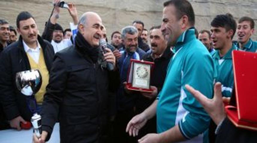 Belediyenin Futbol Turnuvasında Şampiyon &Ccedil;evlik K&ouml;y&uuml; Oldu