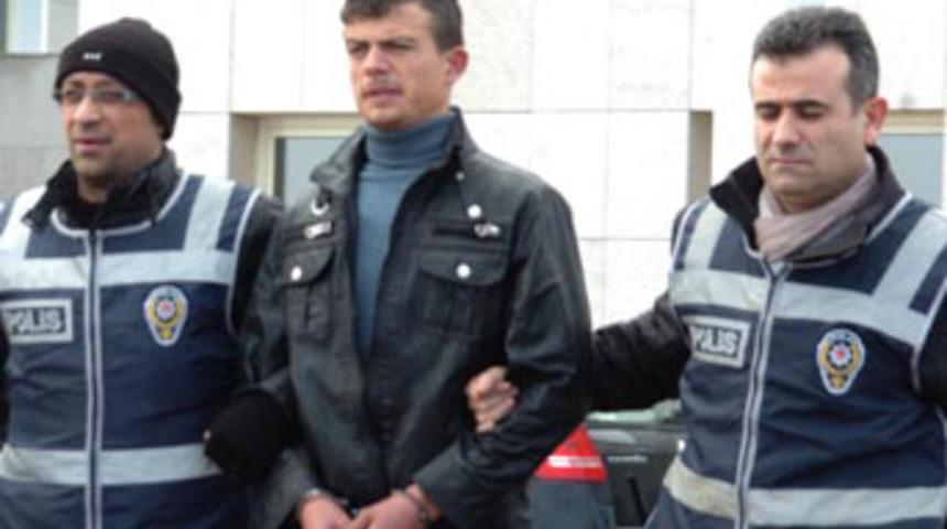 'Evin &ouml;n&uuml;nden ge&ccedil;ti'diye 1 kişiyi &ouml;ld&uuml;rd&uuml;