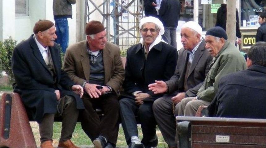 Başbakan'ın Cuma Namazında T&uuml;rk&ccedil;e K&uuml;rt&ccedil;e Ve Arapca Hutbe Verilebileceği M&uuml;jdesine Vatandaşlardan Destek