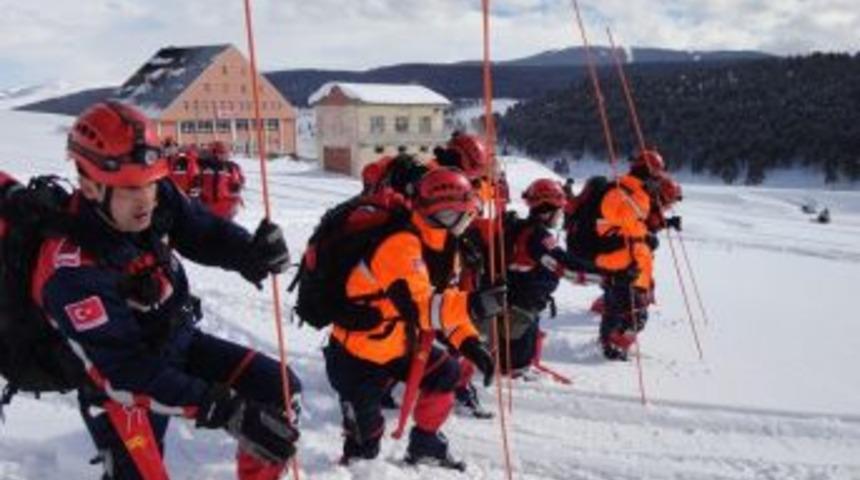 Kars AFAD Ve UMKE Ekipleri &Ccedil;ığ Tatbikatı Yaptı