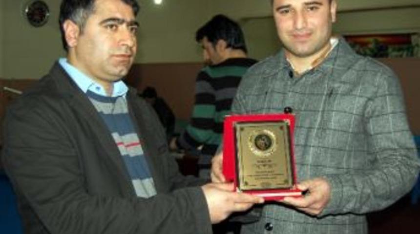 Bilardo Temsilcisi Bulut'tan Bitlis Tv&rsquo;te Teşekk&uuml;r Plaketi