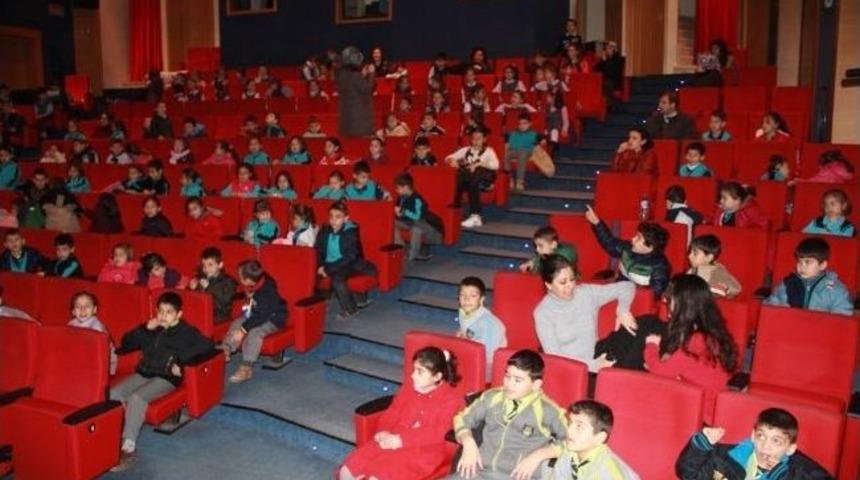 Yedi K&ouml;y&uuml;n Yargıcı Akm&rsquo;de Sahnelendi