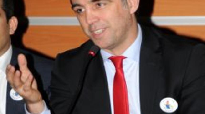 Hakan Ş&uuml;k&uuml;r'den Drogba Ve Sneider Yorumu