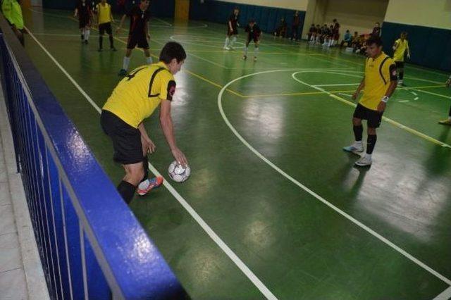 Kaynaşlı Futsala Ev Sahipliği Yapıyor