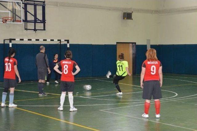 Kaynaşlı Futsala Ev Sahipliği Yapıyor