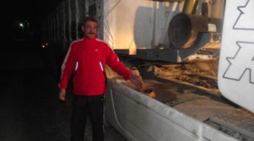 Tır&rsquo;ın Yakıt Deposunu Boşalttılar