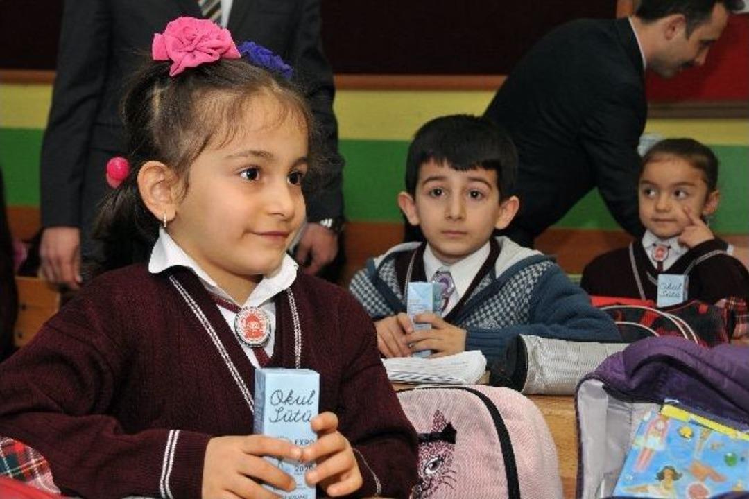 G&uuml;m&uuml;şhane&rsquo;de Okul S&uuml;t&uuml; Dağıtımı Başladı