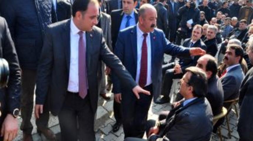 Milletvekili Tanrıverdi'ye Poliklinik A&ccedil;ılışında &Ccedil;irkin Tezah&uuml;rat