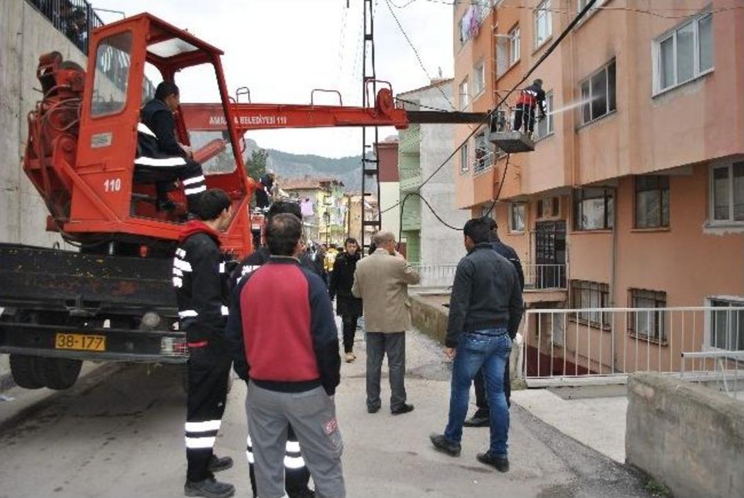Apartmandaki Yangın Paniğe Yol A&ccedil;tı