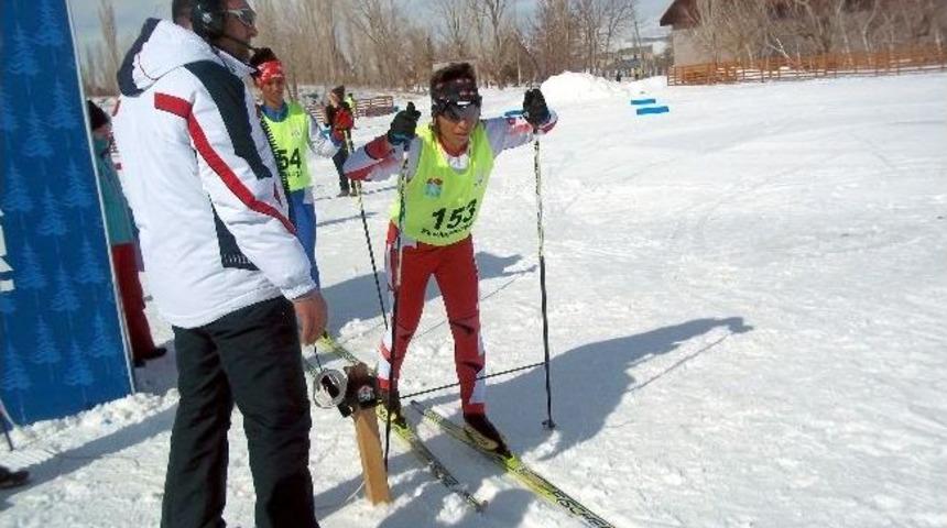 Y&uuml;ksekovalı Kayak&ccedil;ılar 12 Madalya İle D&ouml;nd&uuml;