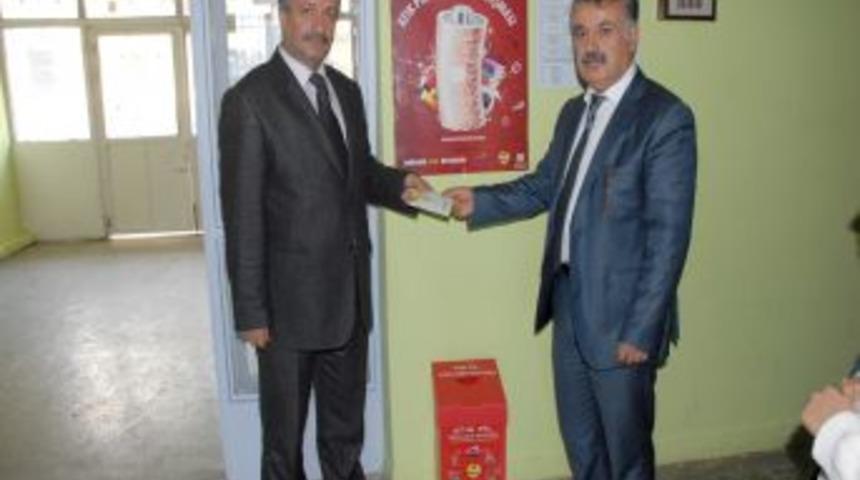 Belediyeden Okullara Atık Pil Kutusu