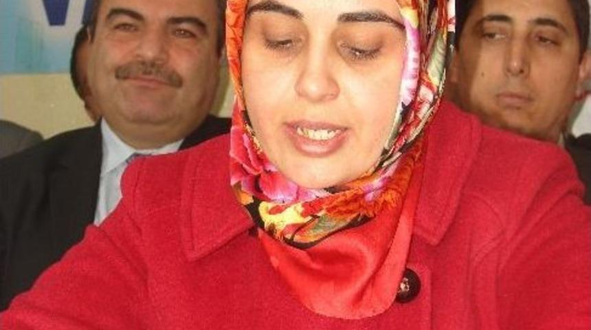 Van&rsquo;da Kılık Kıyafet &Ouml;zg&uuml;rl&uuml;ğ&uuml; İ&ccedil;in 126 Bin 656 İmza Toplandı