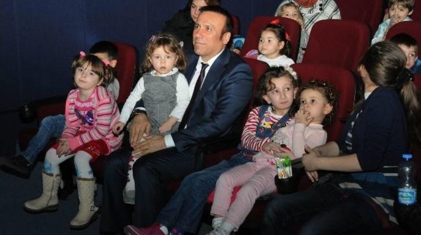 Gen&ccedil;, &Ccedil;ocuklarla Buluştu