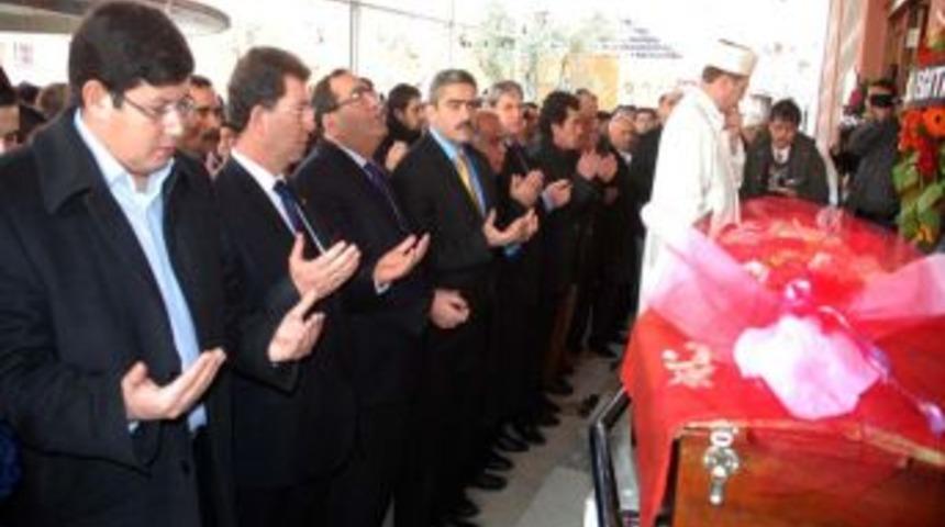 Küçük Galatasaray Taraftarı Tunahan' I Son Yolculuğuna Arkadaşları Uğurladı