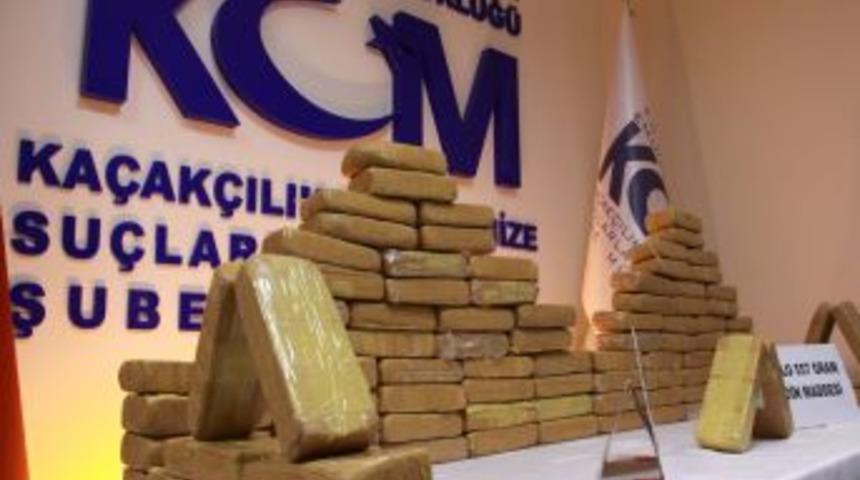 Ka&ccedil;ak Sigara Taşıyan Ara&ccedil; Aranırken 50 Kilo Da Eroin Ele Ge&ccedil;irildi