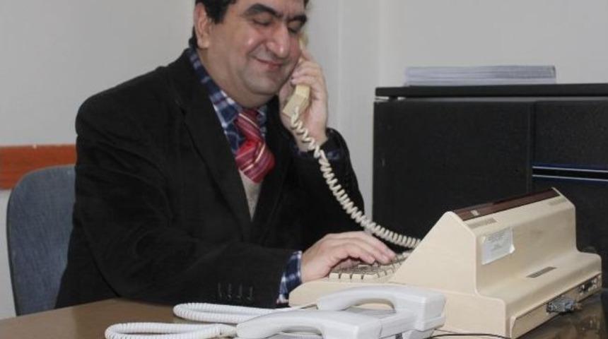 G&ouml;zleri G&ouml;rm&uuml;yor Ama Herkesi Sesinden Tanıyor