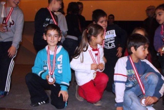 Ayvalık&rsquo;ta Yeni Yıl Satran&ccedil; Turnuvası Sonu&ccedil;landı 1