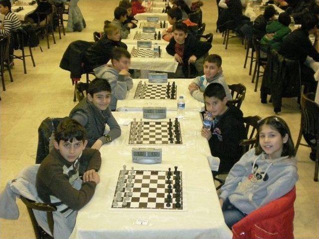 Ayvalık&rsquo;ta Yeni Yıl Satran&ccedil; Turnuvası Sonu&ccedil;landı 2