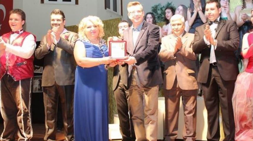 Edremit Tiyatroya Hasret Giderdi