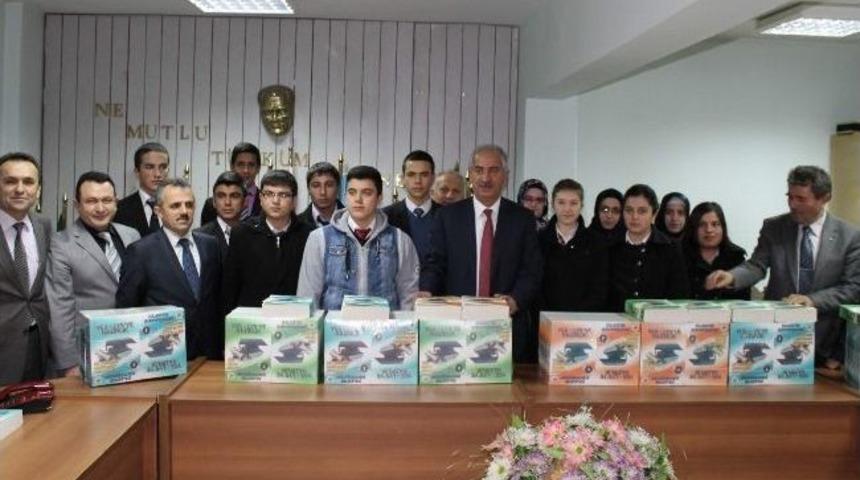 Akdağmadeni Belediyesinden Ygs Ve Lys&rsquo;ye Girecek &Ouml;ğrencilere Kitap Desteği