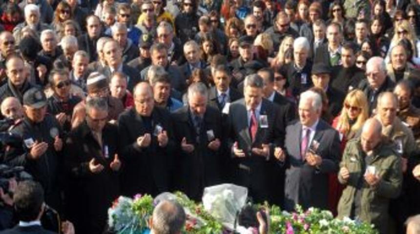 &Ccedil;ığ Altında Kalarak Can Veren Tapul I&ccedil;in İzmir'de T&ouml;ren D&uuml;zenlendi