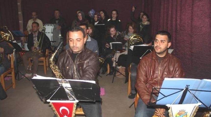 Dinar Bandosu'ndan Mini Konser