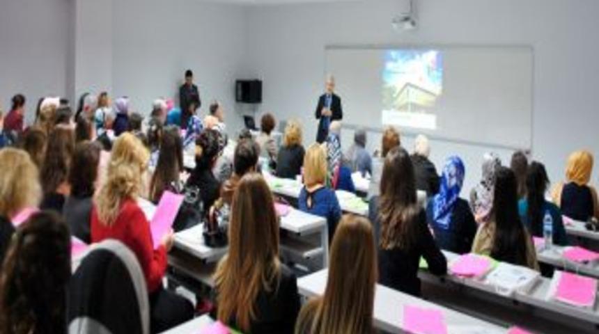 HK&Uuml;&rsquo;de Iş Kadınlarına Liderlik Semineri Verildi