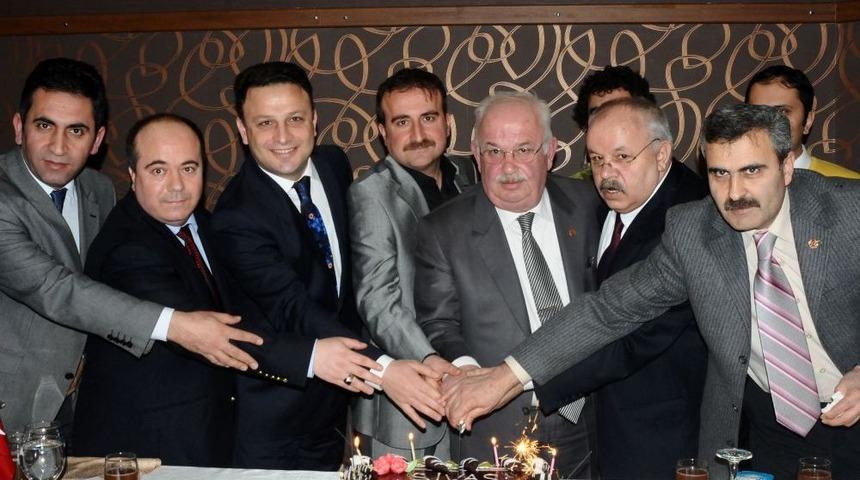 Sivas Basını Birleşmeyi Pasta Keserek Kutladı