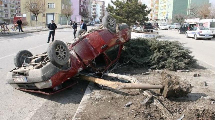 Nikahına Yetişmeye &Ccedil;alışan Damat Otomobiliyle Takla Attı
