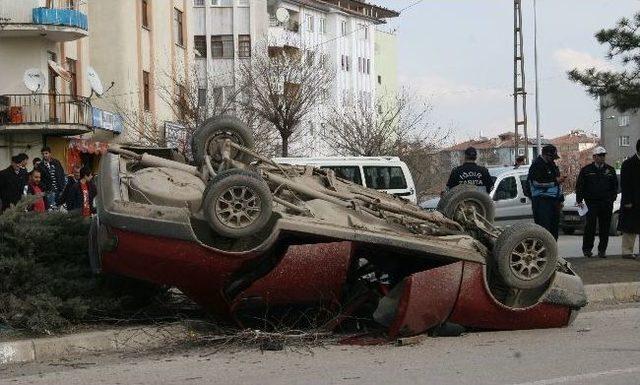 Nikahına Yetişmeye Çalışan Damat Otomobiliyle Takla Attı