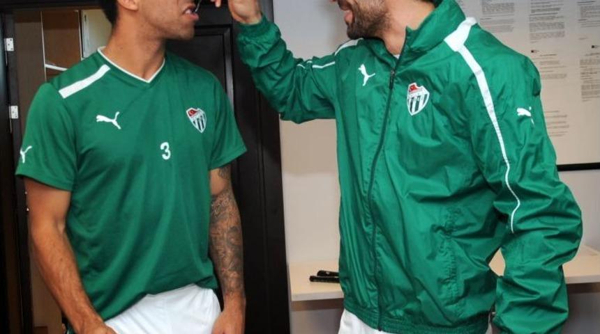 Ferdinand, 28. Doğum G&uuml;n&uuml;n&uuml; Takım Arkadaşları Ile Kutladı