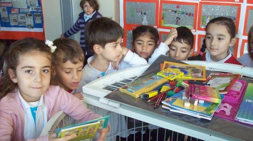 Bah&ccedil;eşehir Koleji, Kardeş Okulları I&ccedil;in Kitap Ve Kırtasiye Kumbarası A&ccedil;tı