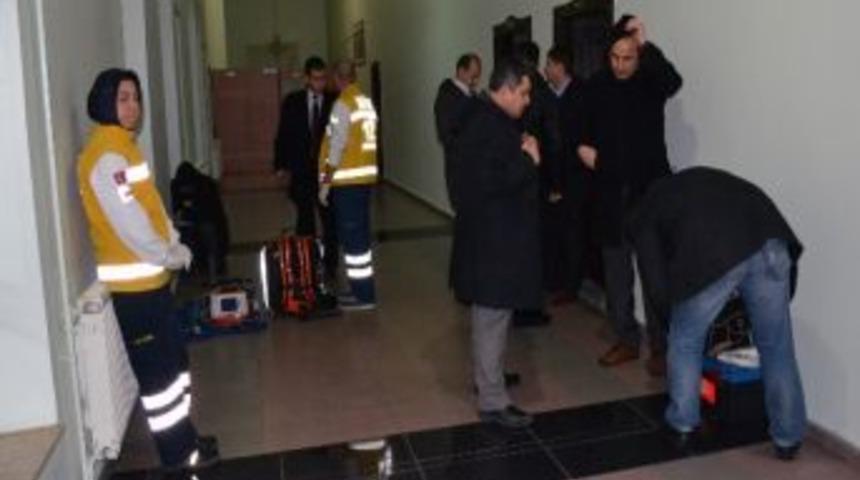 Doktor &ouml;ğretmenevinde intihar etti