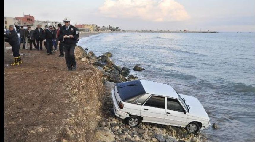 Aracıyla Denize D&uuml;şt&uuml;