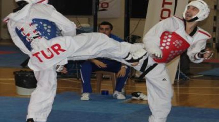 B&uuml;y&uuml;kler T&uuml;rkiye Tekvando Şampiyonası Alanya'da Başladı