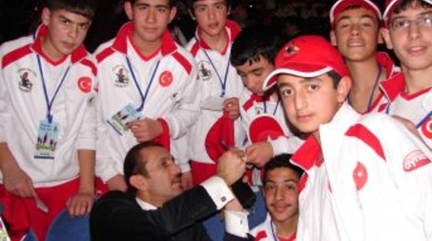 Bu &Ccedil;ocuklar Hayatlarındaki Ilk Pası Gole &Ccedil;evirmeye &Ccedil;alışacak