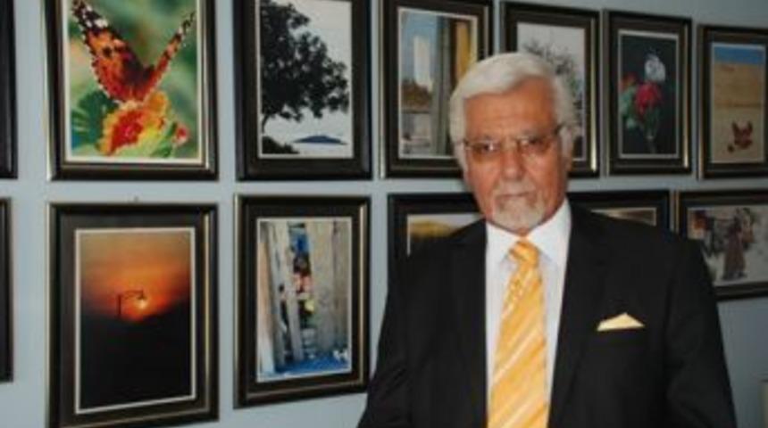 Fotoğraflarıyla kaybolan &ccedil;evreyi anlatıyor.