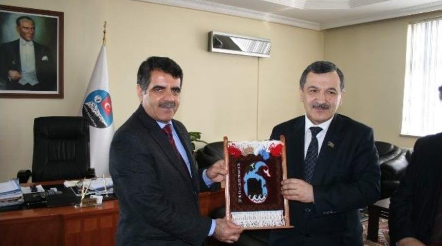 Azerbaycan Milletvekili Ve Başkonsolosu&rsquo;ndan Kars Belediyesi&rsquo;ne Ziyaret