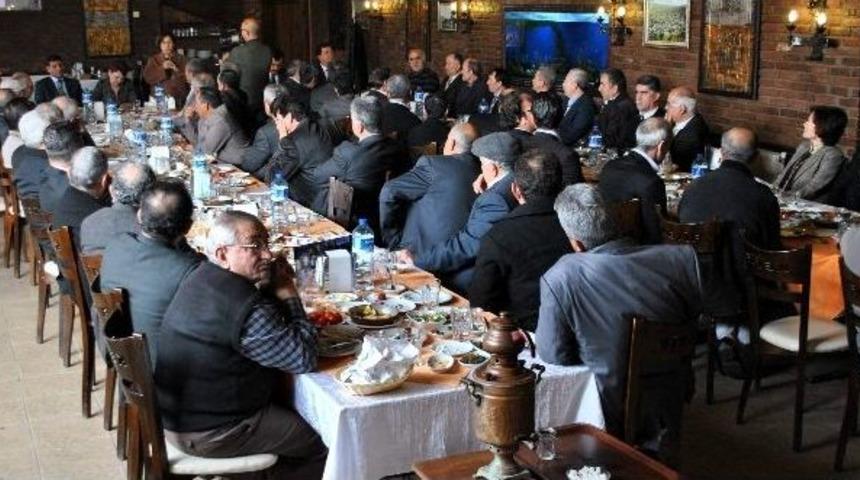 Muhtarlar Belediye Ve Ptt'yi Vekillere Şikayet Etti