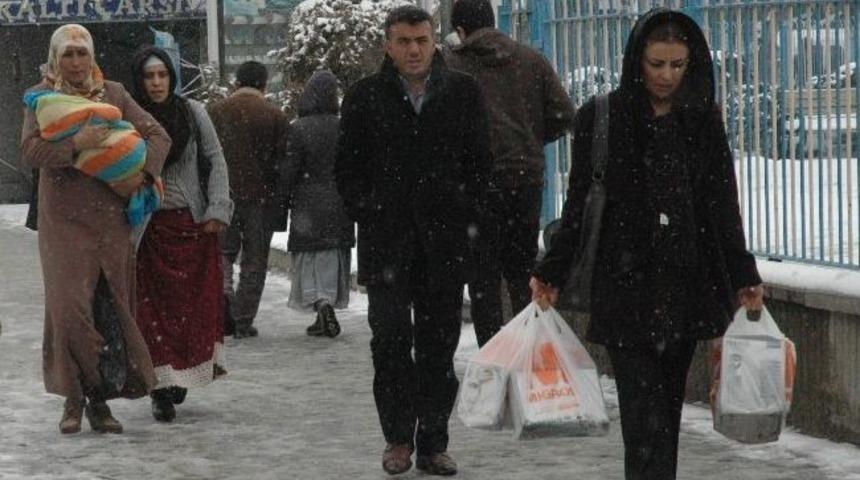 Van&rsquo;da Kar Yağışı